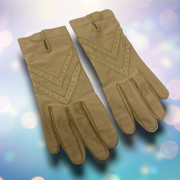 Vintage 1980's Isotoner Driving Length Gloves Tan Stretch Nylon Leather Trim - Picture 1 of 4